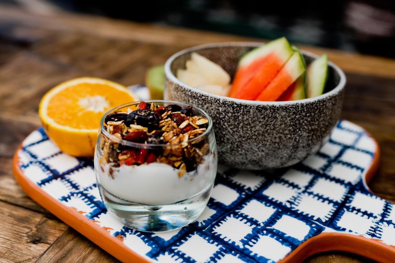 138 Liberdade Hotel Lisbon Luaran gambar Fruit and granola