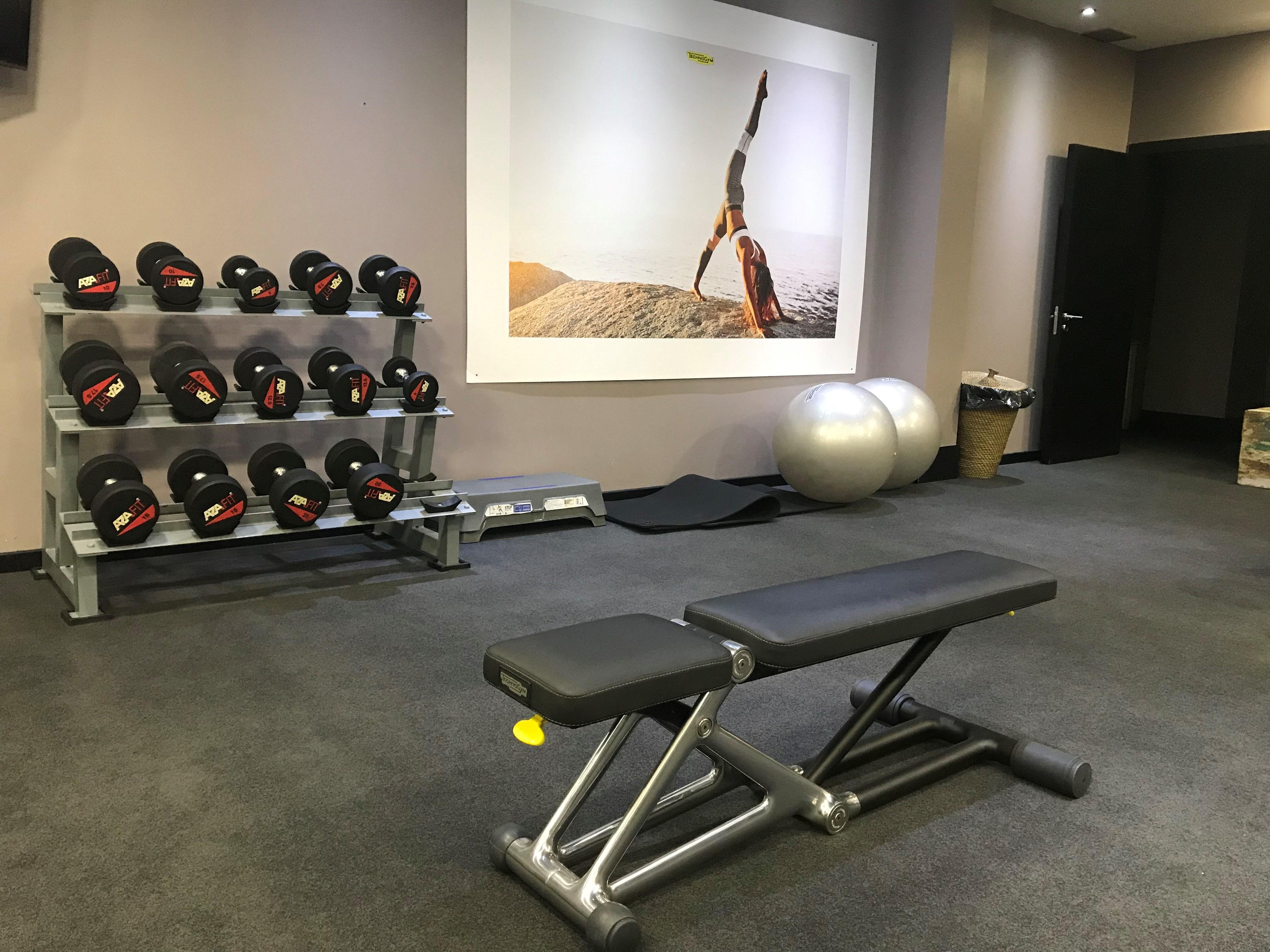 138 Liberdade Hotel Lisbon Luaran gambar A weight bench