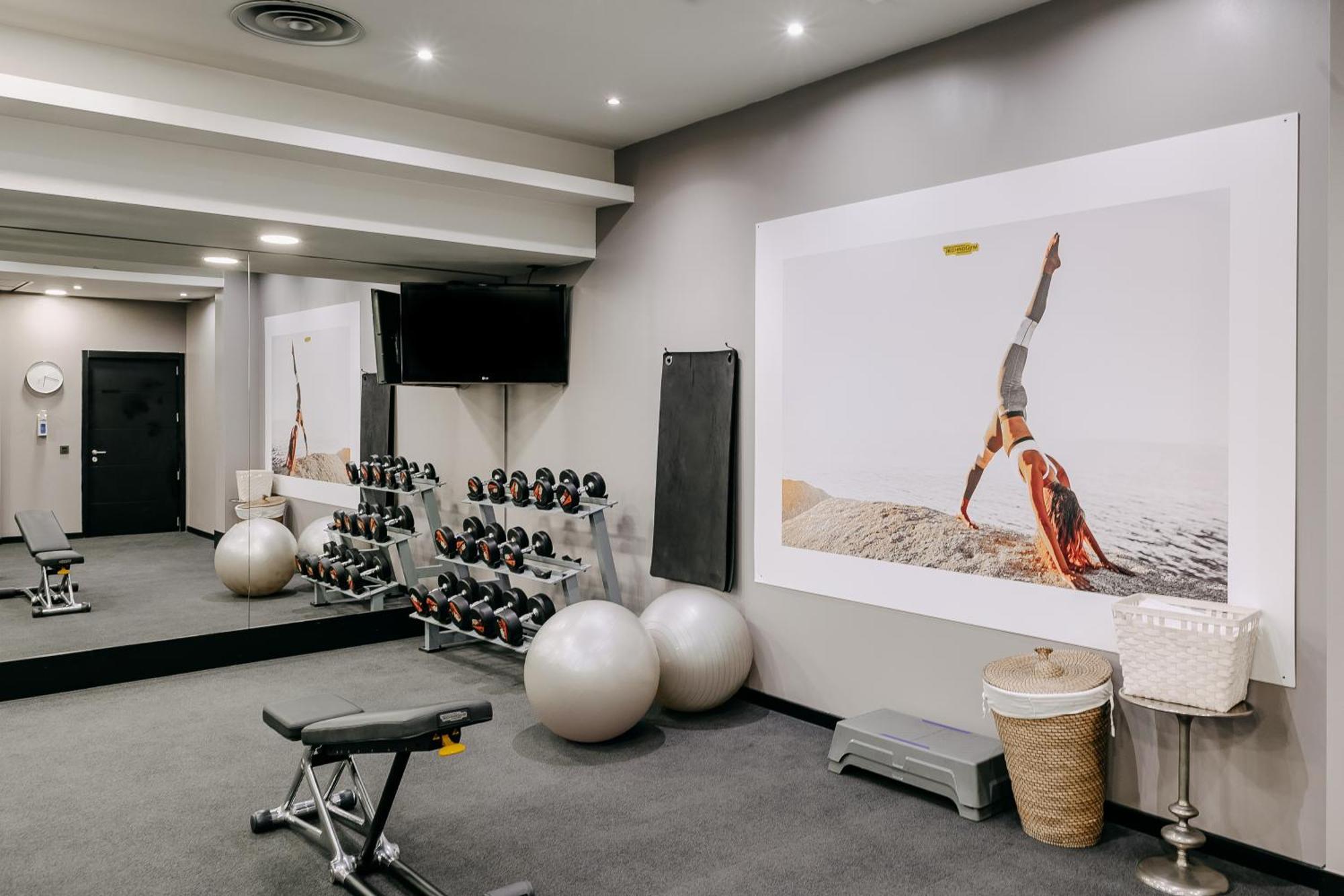 138 Liberdade Hotel Lisbon Luaran gambar The gym at the hotel