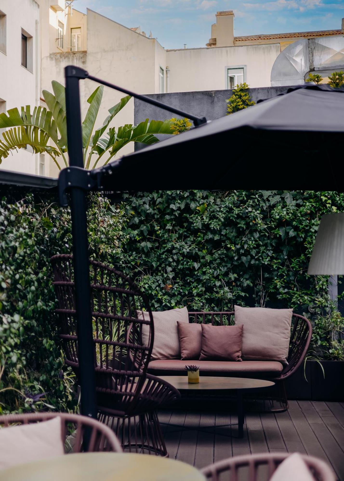 138 Liberdade Hotel Lisbon Luaran gambar The garden of the hotel